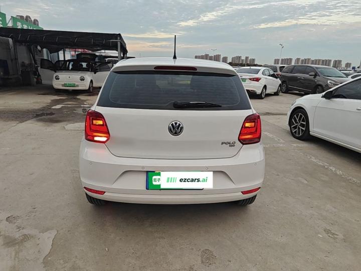 Polo 2016 1.6L AT Comfort photo 5