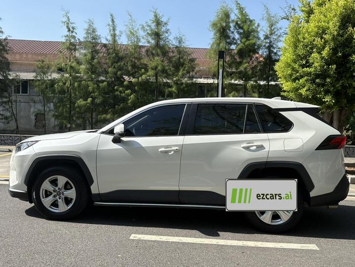 RAV4 2020 2.0L CVT RWD photo 3