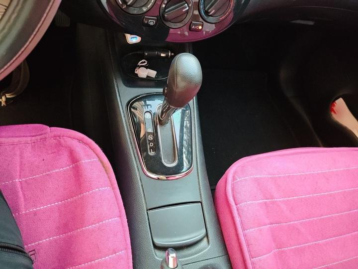 Tiida 2011 1.6L CVT Comfort photo 6