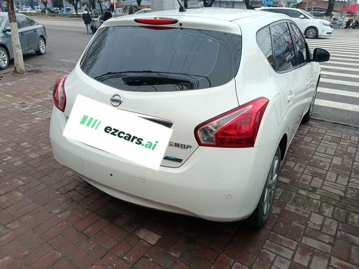 Tiida 2014 1.6L CVT Comfort photo 4