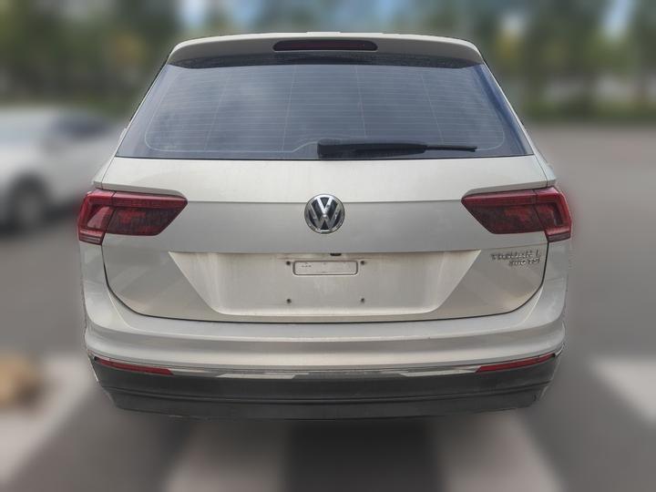 Tiguan L 2018 380TSI AT AWD Luxury photo 5