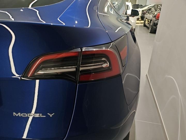 Model Y 2022 RWD photo 7