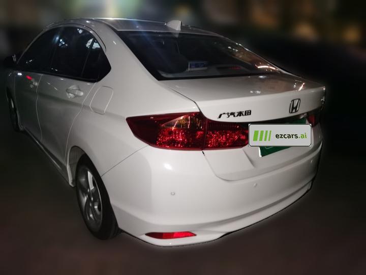 2015 1.5L CVT Luxury photo 4