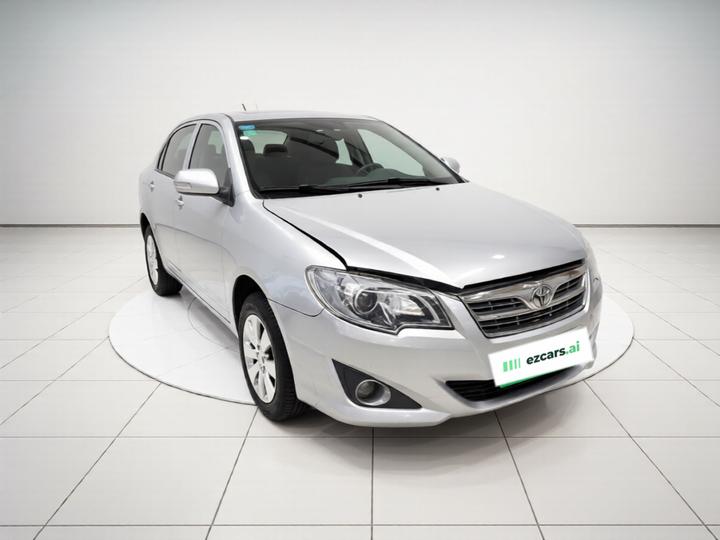 2013 1.6L AT Excellence photo 3
