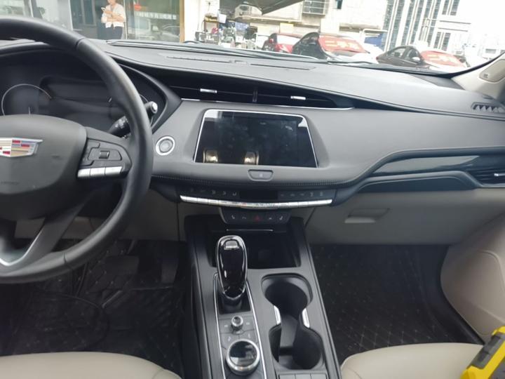XT4 2022 28T RWD Luxury photo 8