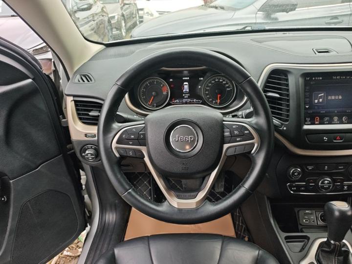 Cherokee 2016 2.0L photo 5