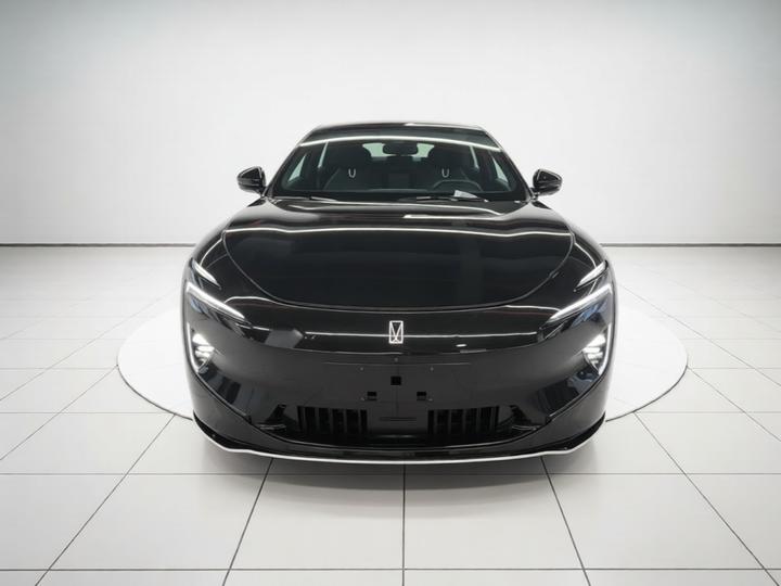 12 2023 700 RWD photo 2