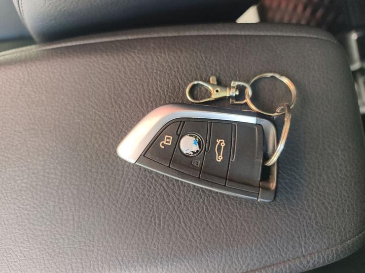 2 Series Wagon 2018 218i Leading photo 8