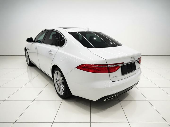 XFL 2020 XFL 2.0T P250 AWD Exclusive photo 4