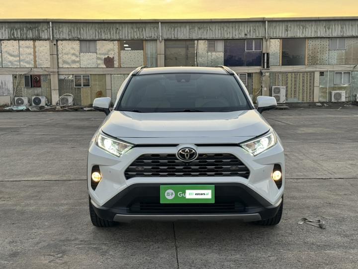 RAV4 2021 2.0L CVT AWD Premium photo 2