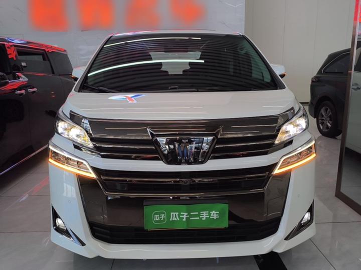 2023 Crown Hybrid 2.5L HV Luxury photo 2