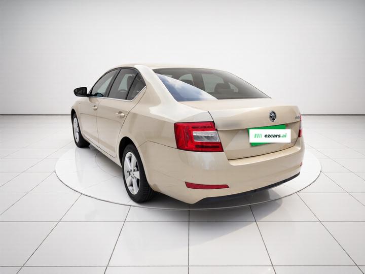 Octavia 2015 1.6L MT photo 4
