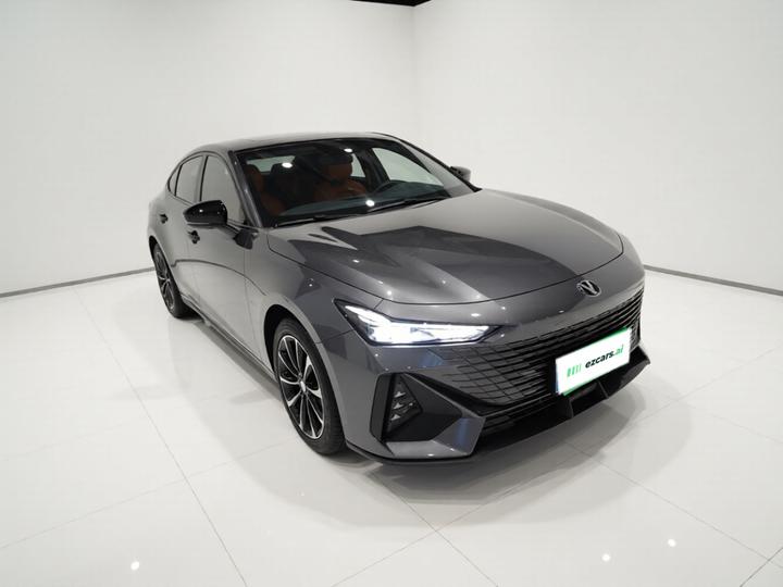 UNI-V 2022 1.5T Premium photo 3