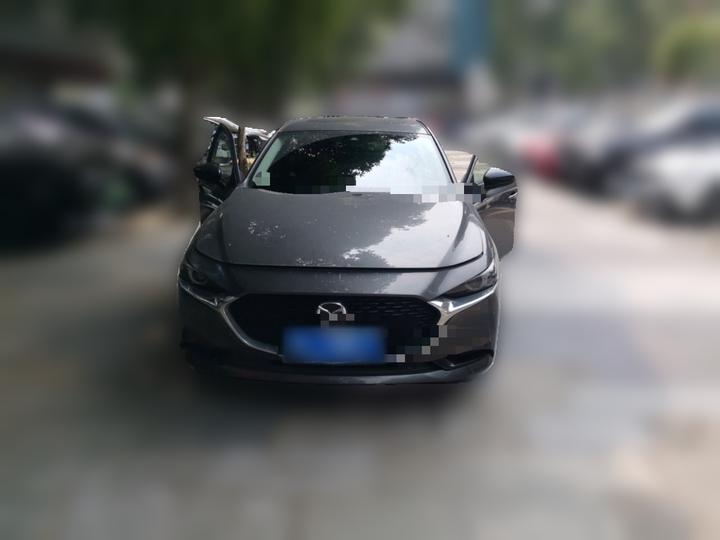 3 Axela 2023 2.0L AT photo 2