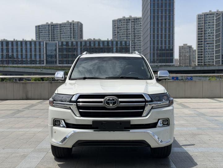 Land Cruiser Parallel Import photo 2