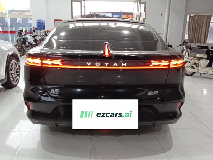 Voyah Passion 2024 PHEV AWD Extended Range Executive photo 3