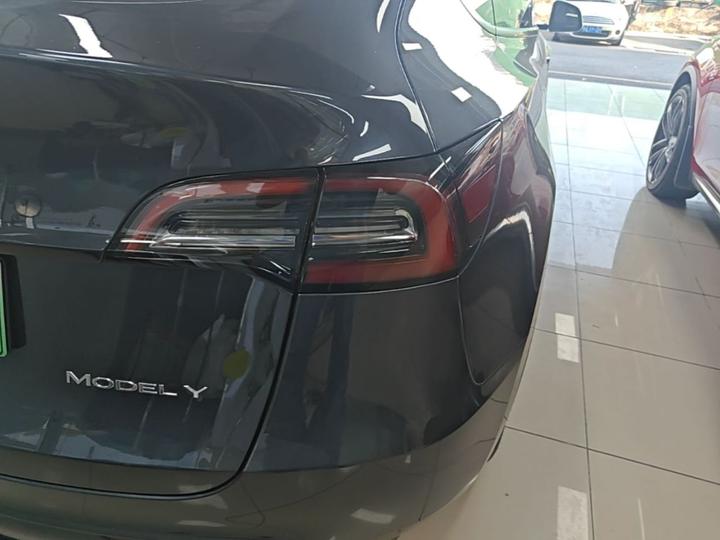 Model Y 2024 RWD photo 7