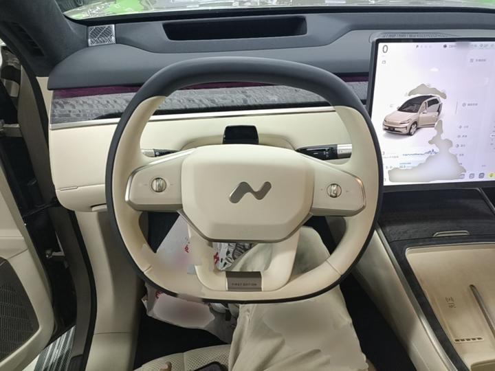 L90 2025 Ultra 6-Seater 85 photo 6