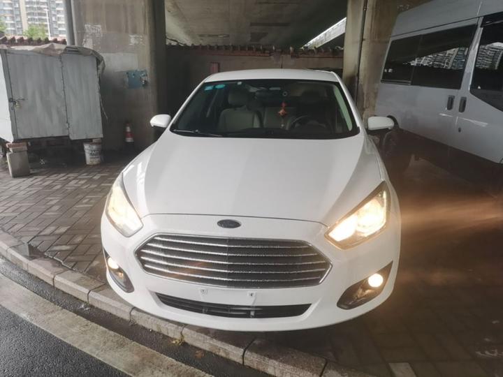 Escort 2015 1.5L AT Comfort photo 2