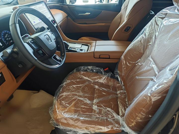 2024 Crown Hybrid 2.5L Supreme Executive photo 8