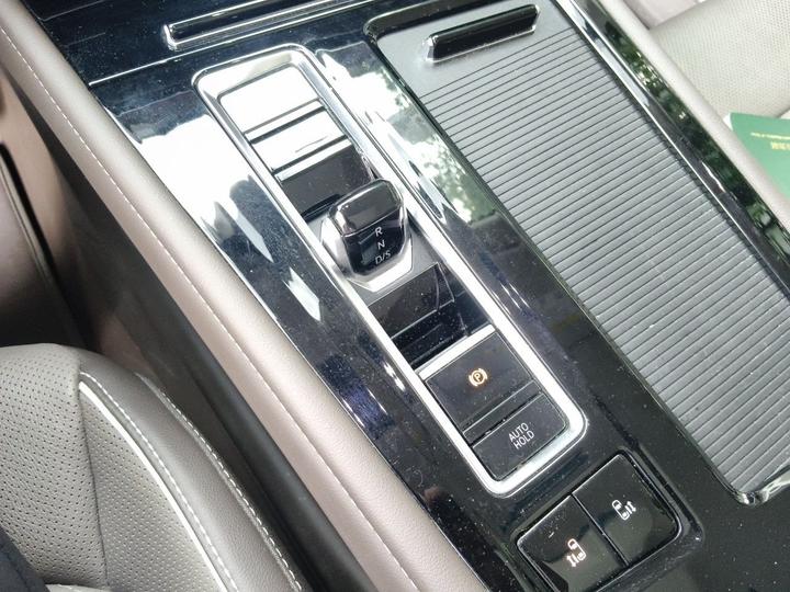 Viloran 2022 380TSI Premium photo 6
