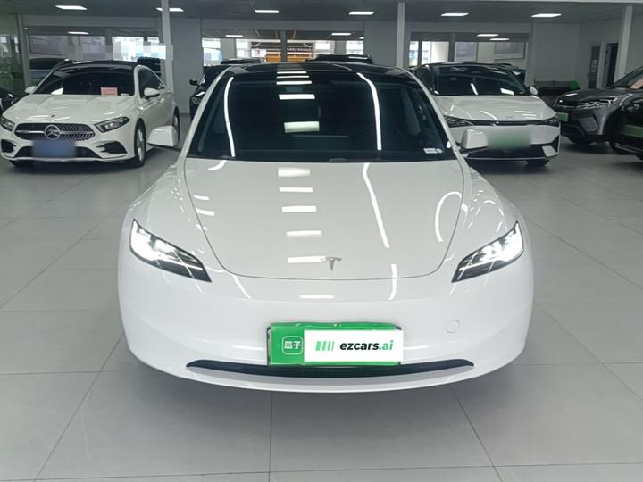 Model 3 2023 RWD photo 2