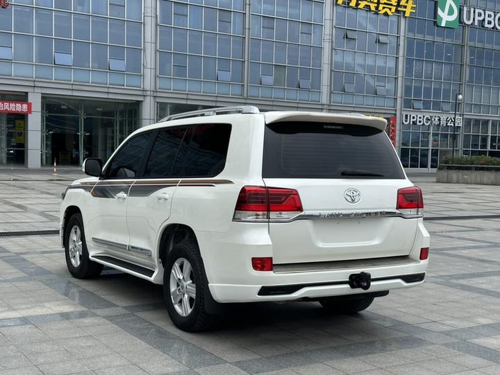 Land Cruiser Parallel Import photo 4