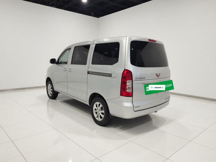 Wuling Hongguang V 2021 1.5L LAR photo 4