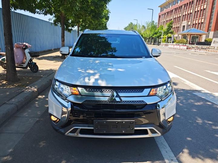 Outlander 2020 2.4L AWD Enjoy 7-Seater photo 2