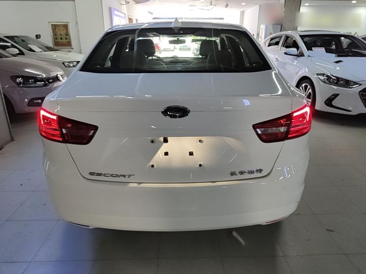 Escort 2017 Facelift 1.5L AT Comfort photo 3