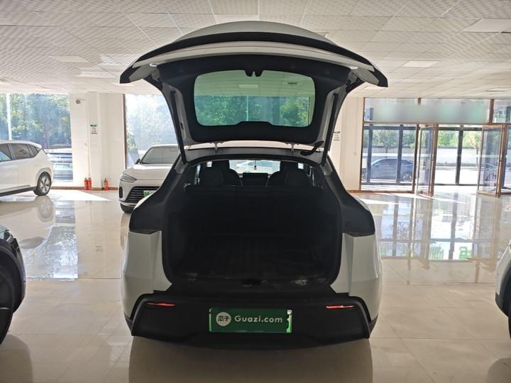 Model Y 2025 Long Range AWD Launch Edition photo 8