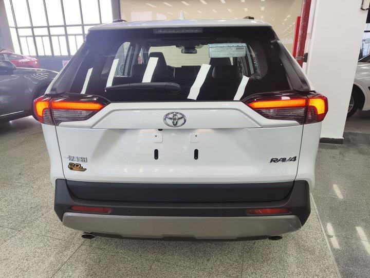RAV4 2023 2.0L CVT RWD Plus photo 3