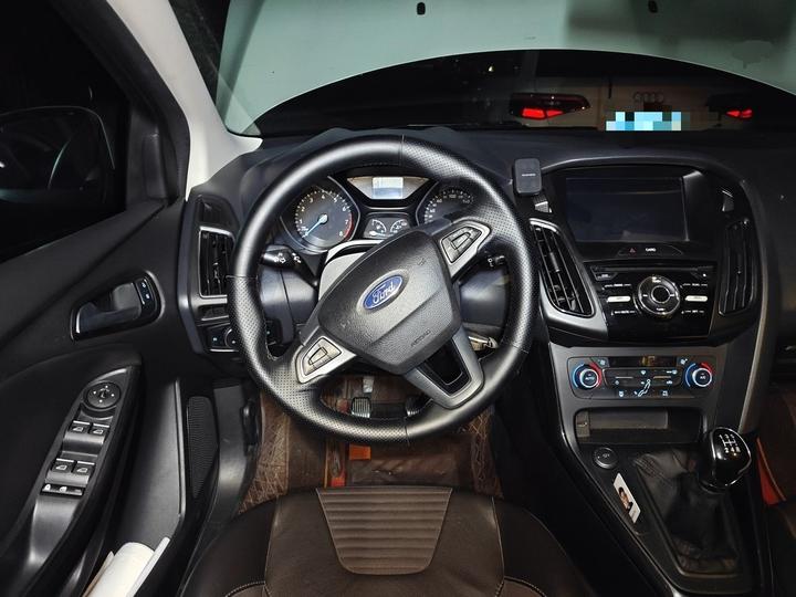 Focus 2017 Sedan EcoBoost 125 MT Fashion photo 7