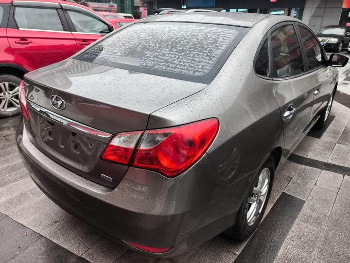 Dynamic 2011 1.6L MT Luxury photo 4