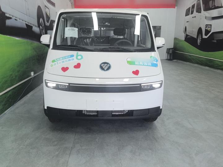 i9 2025 Long Wheelbase FWD 66.67kWh 6-Seater photo 3