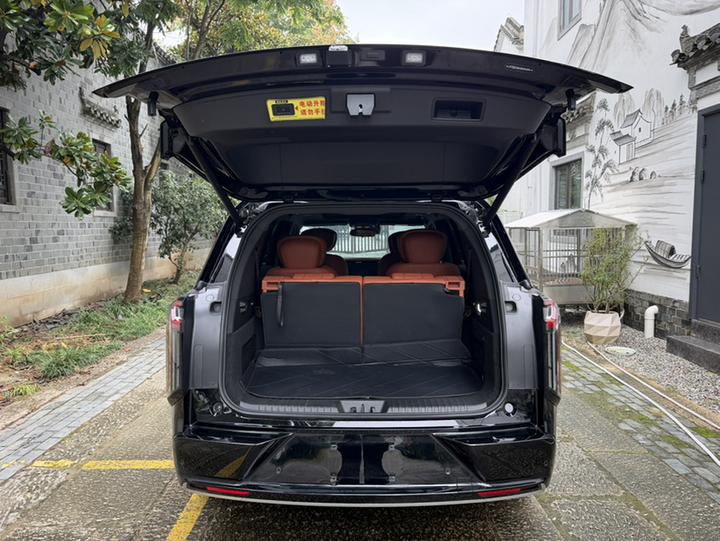 2026 400T AWD 6-Seater photo 8