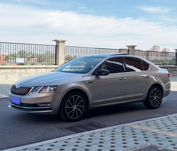 Octavia 2018 TSI280 DSG Luxury