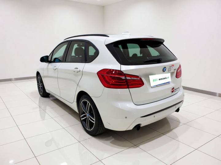 2 Series Wagon 2016 218i Sport Design Package photo 4