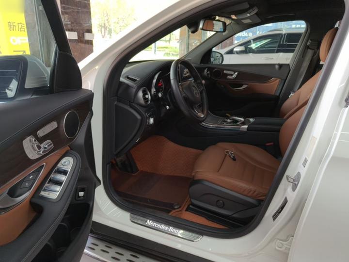 GLC 2017 GLC 300 4MATIC Luxury photo 3