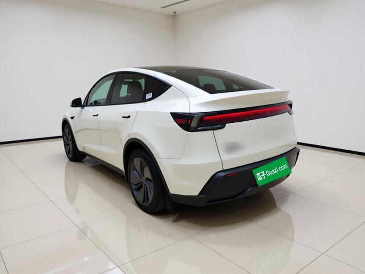 Model Y 2026 RWD photo 4