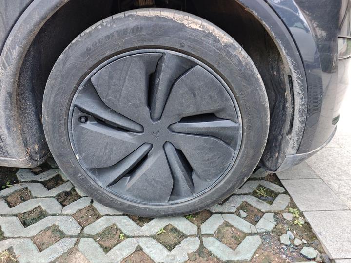 Model Y 2025 RWD photo 8