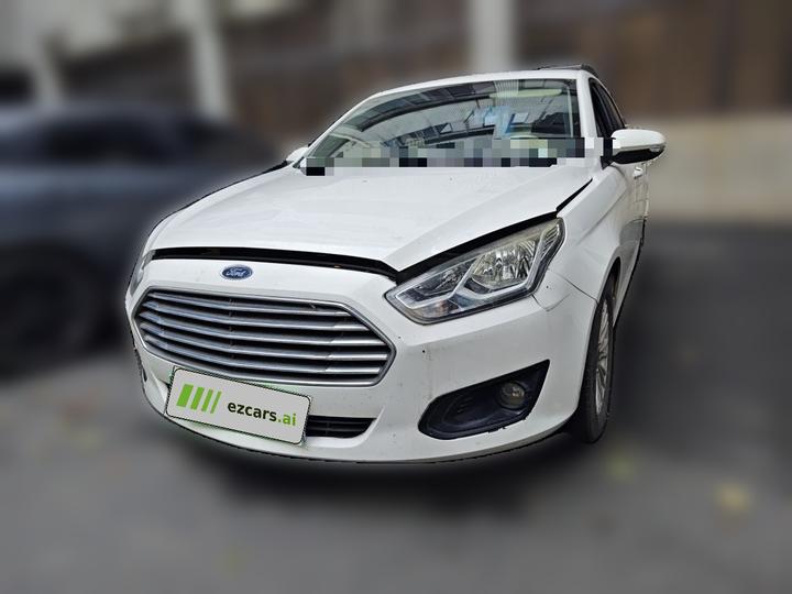 Escort 2015 1.5L MT Comfort