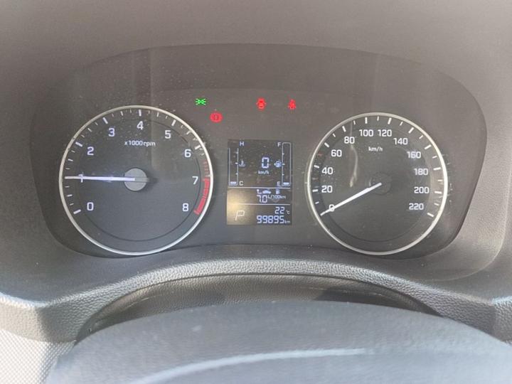 ix25 2015 1.6L AT RWD Smart GLS photo 7