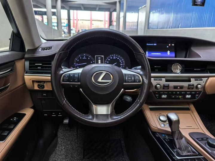 ES 2015 200 Elite photo 3