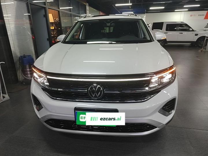 2021 380TSI AWD Luxury Pro photo 2