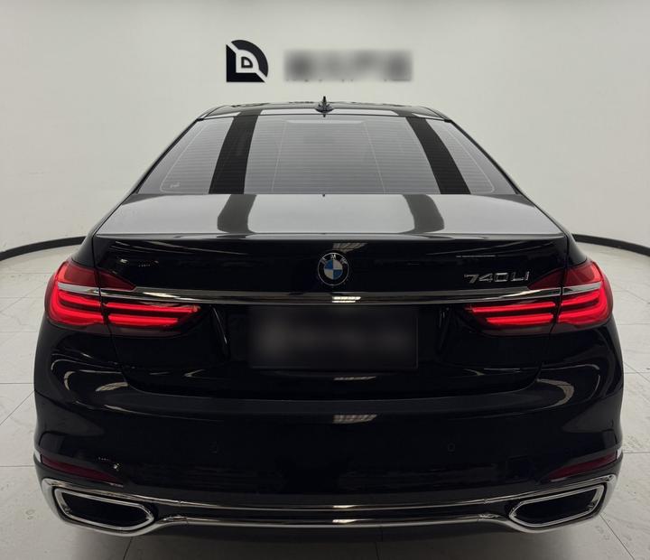 7 Series 2016 730Li Luxury photo 8