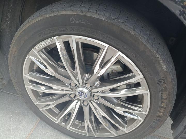 2020 Hybrid 2.5L HV Premium photo 8