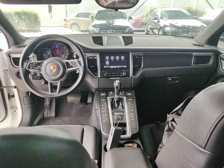2017 Macan 2.0T photo 5