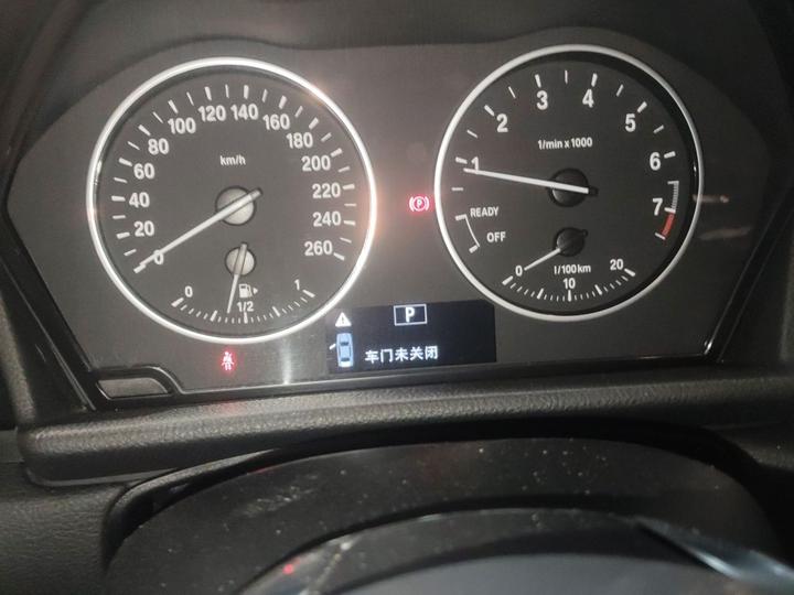 2 Series Wagon 2016 220i Leading photo 8