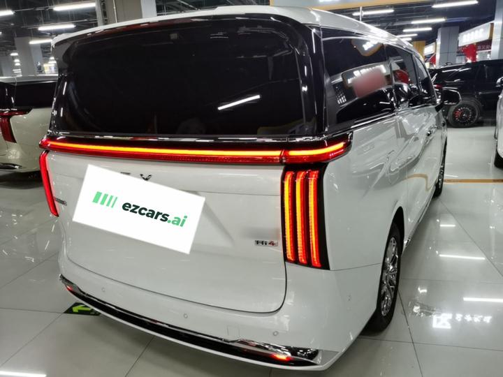 2025 AWD 8 photo 6